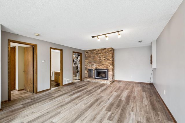 5673 W Bavarian Pass, Fridley, MN 55432