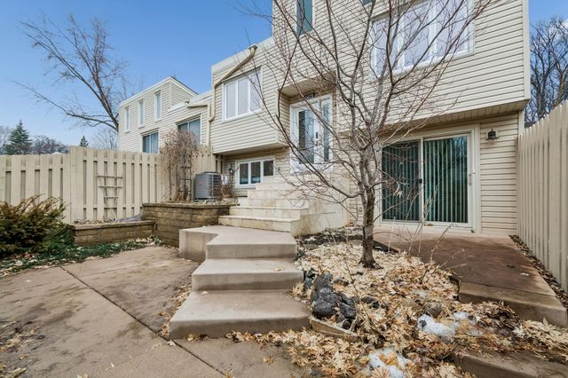 5673 W Bavarian Pass, Fridley, MN 55432