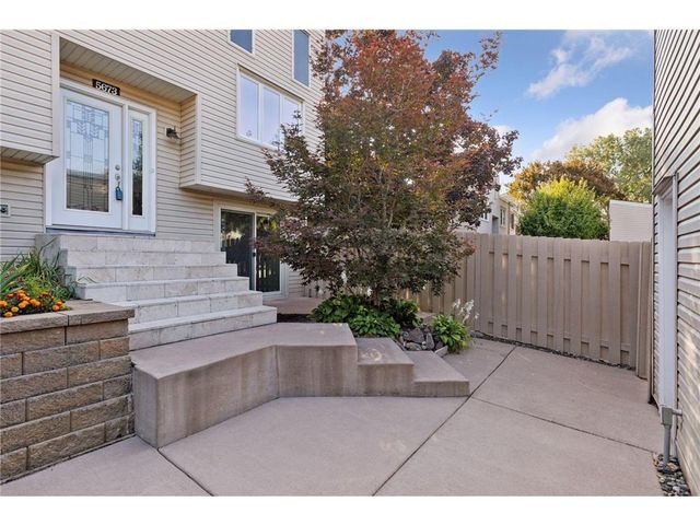 5673 W Bavarian Pass, Fridley, MN 55432