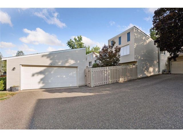 5673 W Bavarian Pass, Fridley, MN 55432