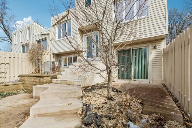 5673 W Bavarian Pass, Fridley, MN 55432