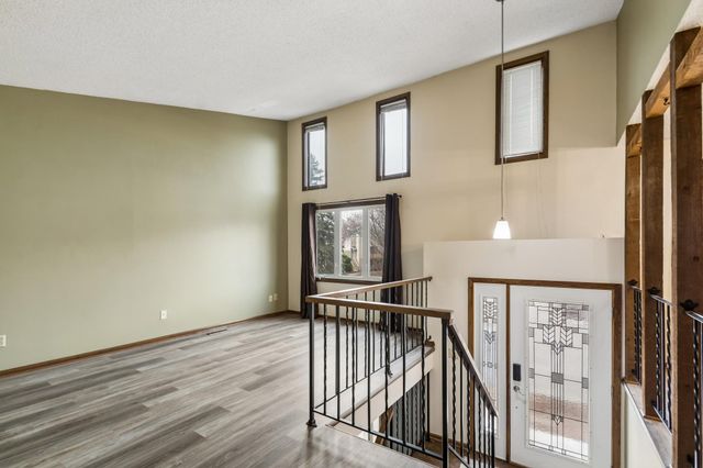 5673 W Bavarian Pass, Fridley, MN 55432