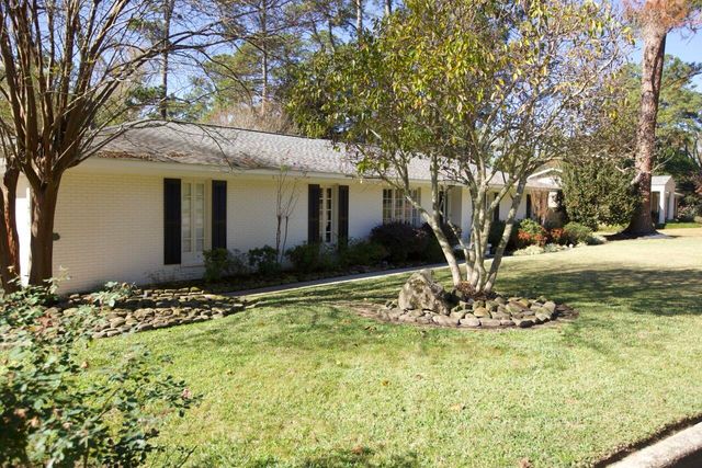 1501 Ridgewood Dr., Columbia, MS 39429