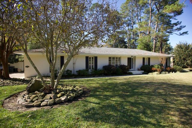 1501 Ridgewood Dr., Columbia, MS 39429