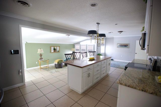 1501 Ridgewood Dr., Columbia, MS 39429