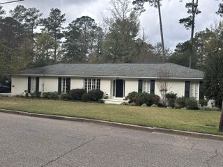 1501 Ridgewood Dr., Columbia, MS 39429