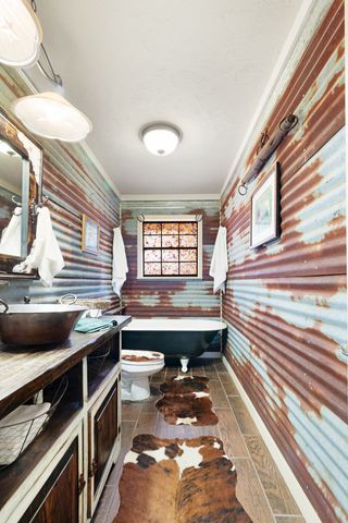 595 County Road 45300, Powderly, TX 75473