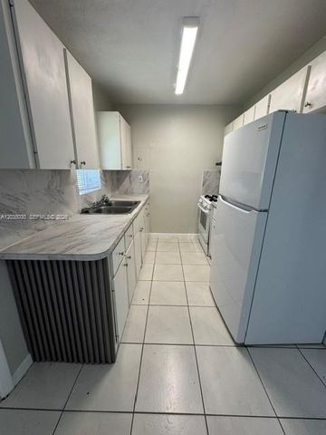 9815 Pan American Dr, Cutler Bay, FL 33189
