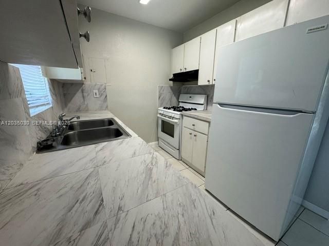 9815 Pan American Dr, Cutler Bay, FL 33189