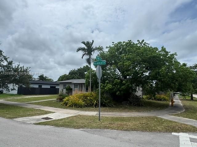 9815 Pan American Dr, Cutler Bay, FL 33189