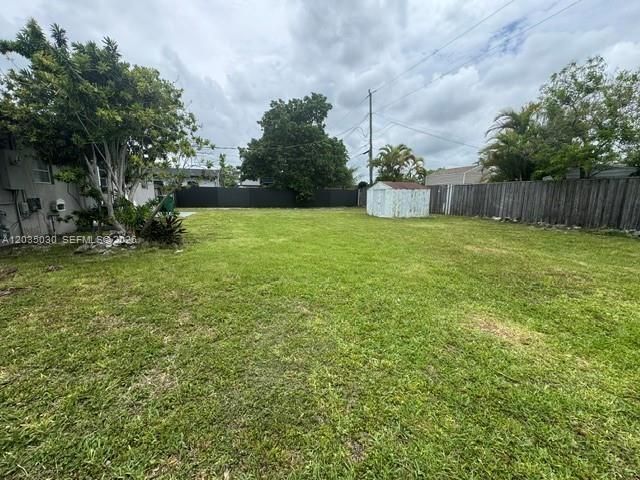 9815 Pan American Dr, Cutler Bay, FL 33189