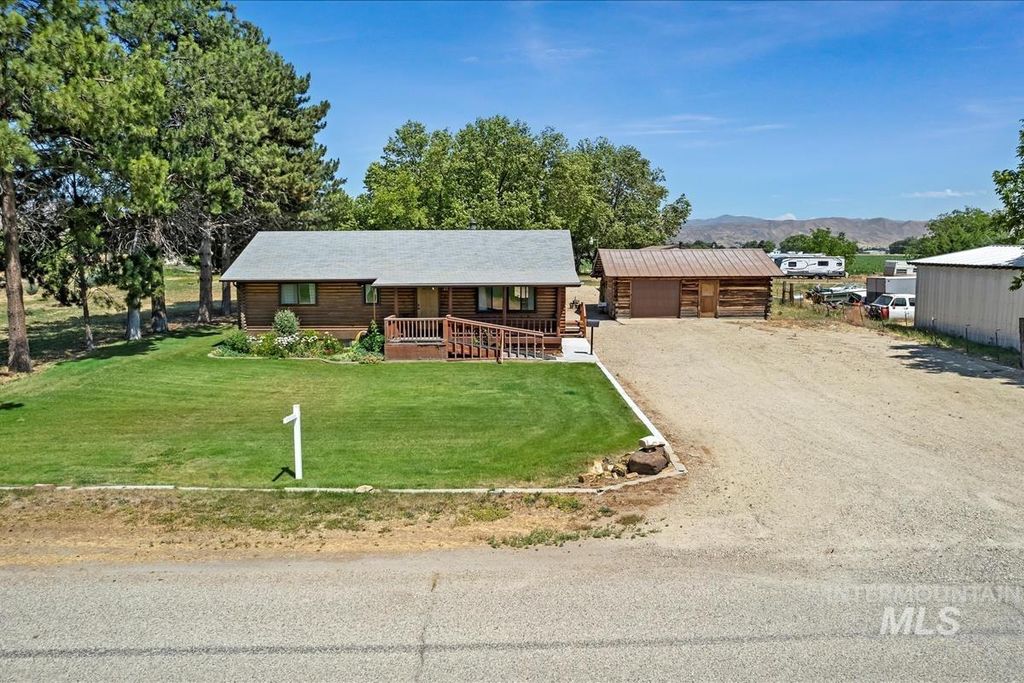2974 Ua Ave, Emmett, ID 83617
