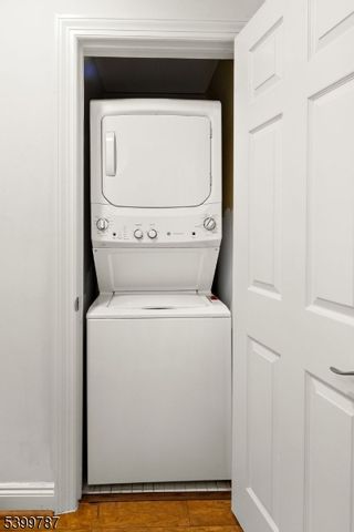 207 Shearwater Ct West 31, Jersey City, NJ 07305