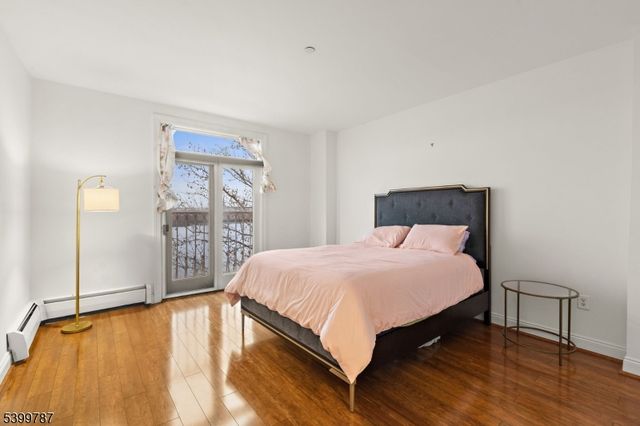 207 Shearwater Ct West 31, Jersey City, NJ 07305