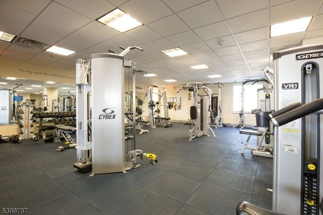 207 Shearwater Ct West 31, Jersey City, NJ 07305