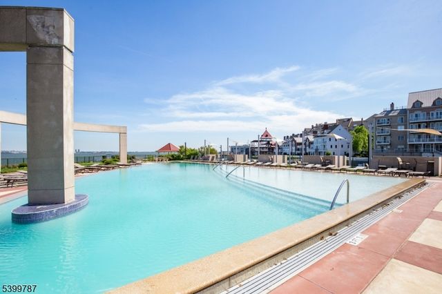 207 Shearwater Ct West 31, Jersey City, NJ 07305