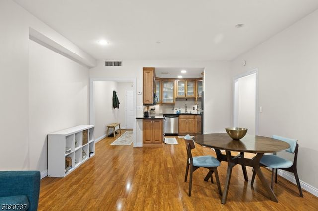 207 Shearwater Ct West 31, Jersey City, NJ 07305