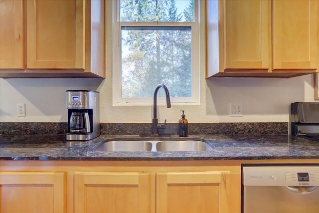 10066 Smith Rd, Grass Valley, CA 95949