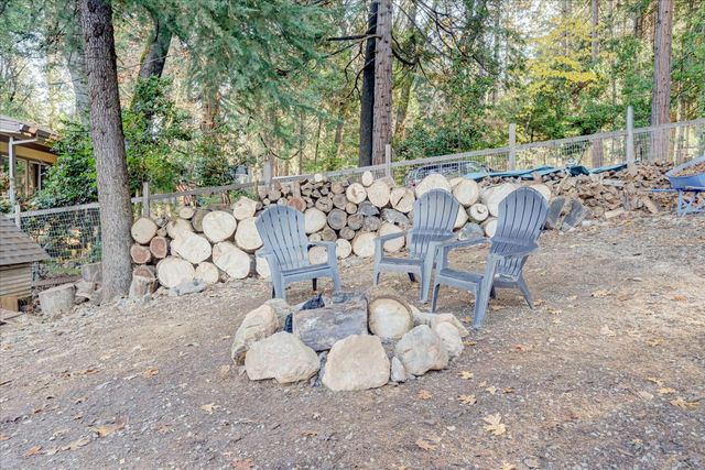 10066 Smith Rd, Grass Valley, CA 95949