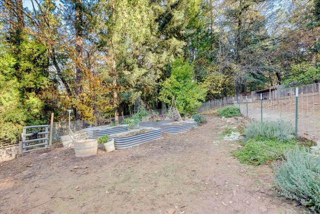 10066 Smith Rd, Grass Valley, CA 95949