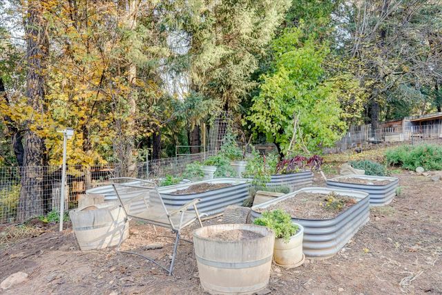 10066 Smith Rd, Grass Valley, CA 95949