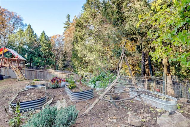 10066 Smith Rd, Grass Valley, CA 95949