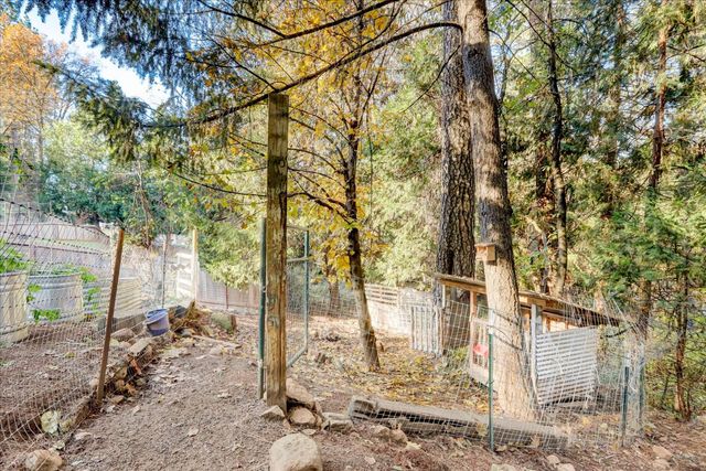 10066 Smith Rd, Grass Valley, CA 95949