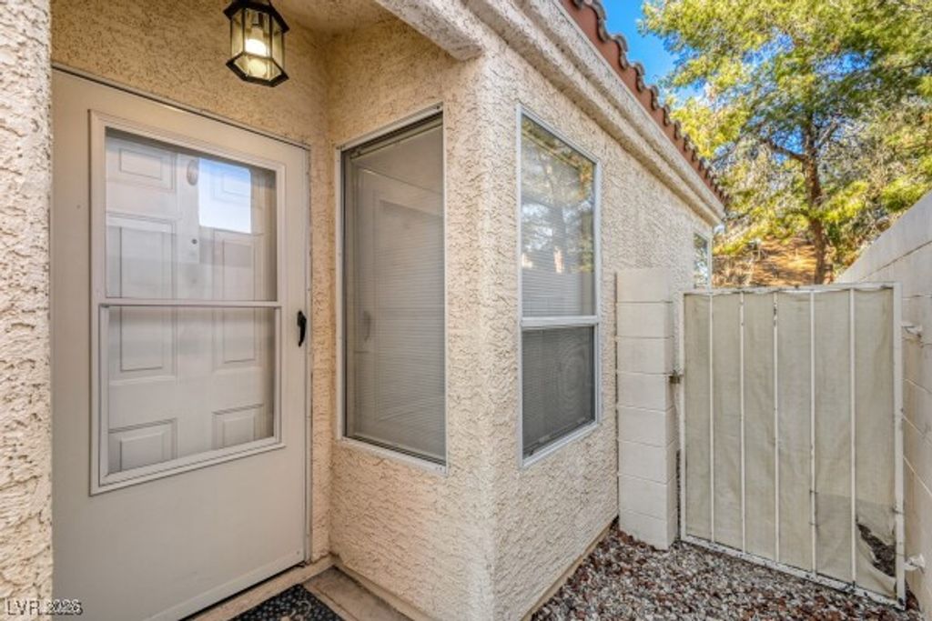 Image 2 of property listing at 8212 Confetti Circle, Las Vegas, NV 89145