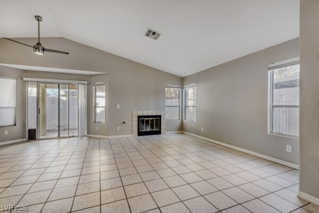 Image 4 of property listing at 8212 Confetti Circle, Las Vegas, NV 89145