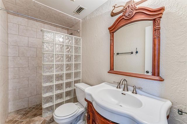 16017 WOODPINE DRIVE, Tampa, FL 33618