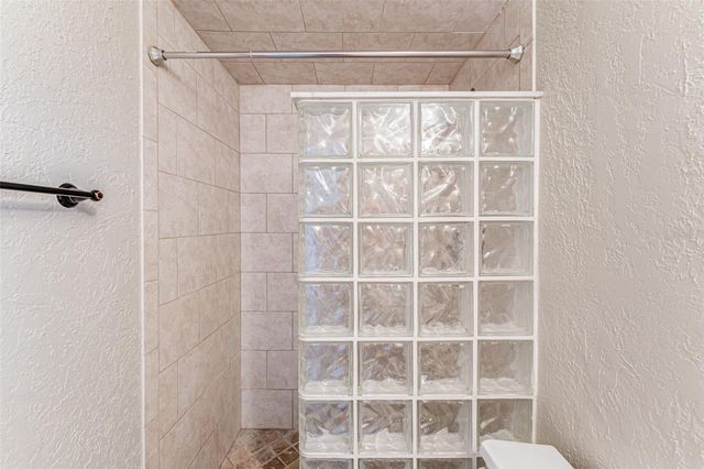 16017 WOODPINE DRIVE, Tampa, FL 33618