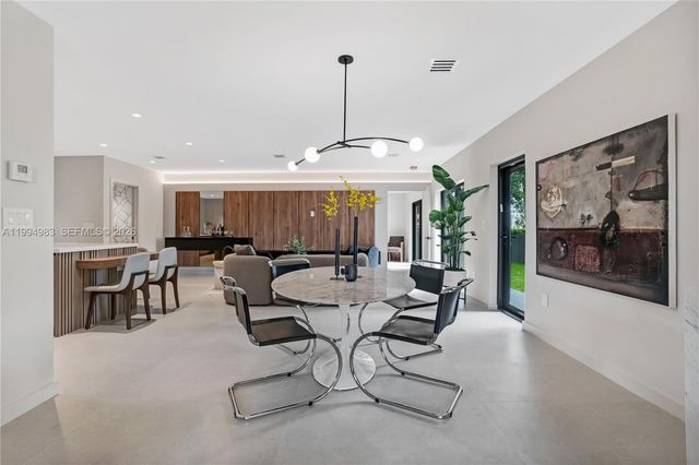 6207 SW 10th Street, West Miami, FL 33144
