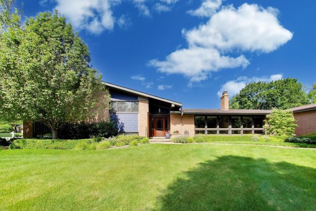 1500 W Blackhawk Drive, Mount Prospect, IL 60056
