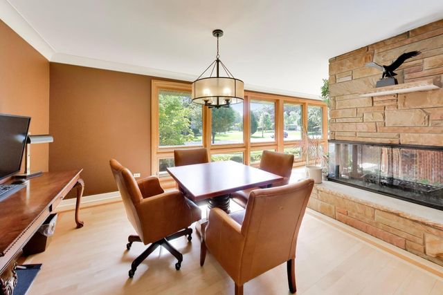 1500 W Blackhawk Drive, Mount Prospect, IL 60056