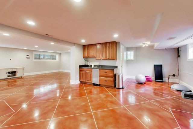 1500 W Blackhawk Drive, Mount Prospect, IL 60056
