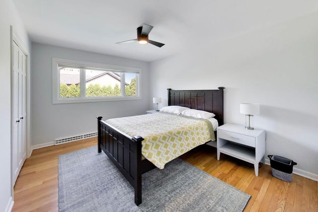 1500 W Blackhawk Drive, Mount Prospect, IL 60056
