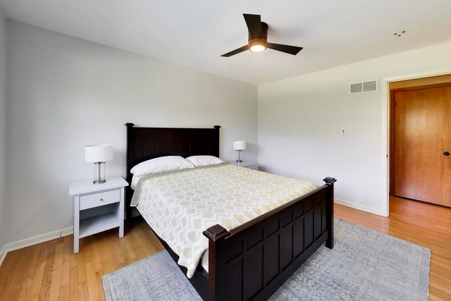 1500 W Blackhawk Drive, Mount Prospect, IL 60056