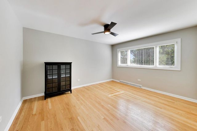 1500 W Blackhawk Drive, Mount Prospect, IL 60056