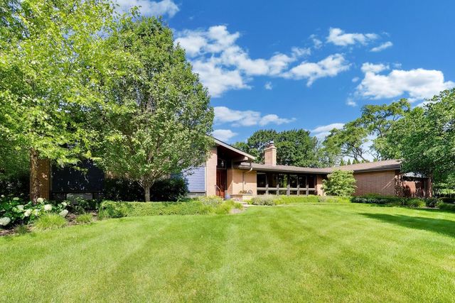 1500 W Blackhawk Drive, Mount Prospect, IL 60056