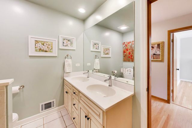 1500 W Blackhawk Drive, Mount Prospect, IL 60056
