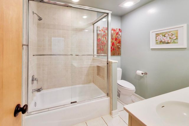 1500 W Blackhawk Drive, Mount Prospect, IL 60056