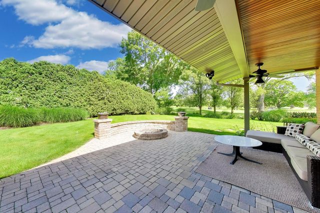 1500 W Blackhawk Drive, Mount Prospect, IL 60056