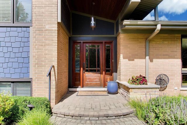 1500 W Blackhawk Drive, Mount Prospect, IL 60056