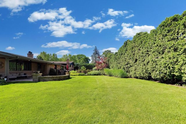 1500 W Blackhawk Drive, Mount Prospect, IL 60056
