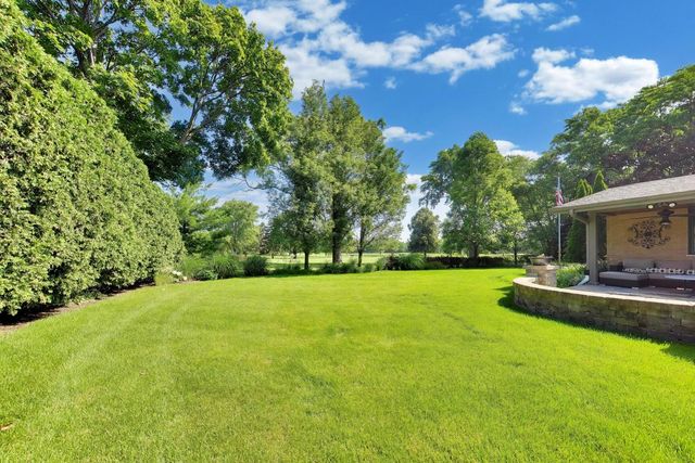1500 W Blackhawk Drive, Mount Prospect, IL 60056