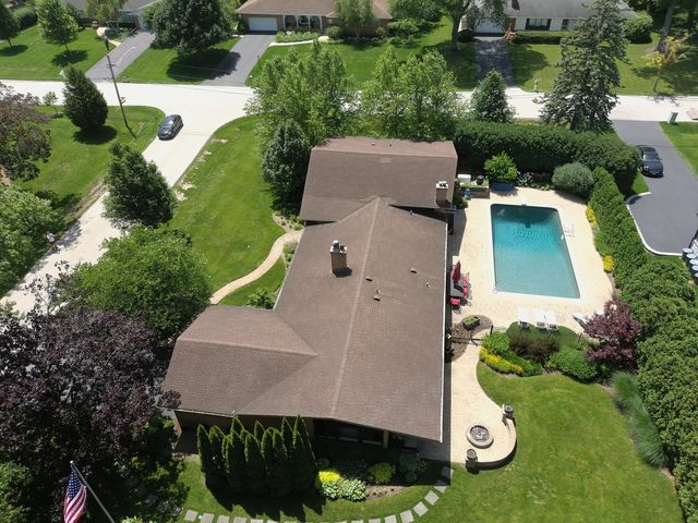1500 W Blackhawk Drive, Mount Prospect, IL 60056