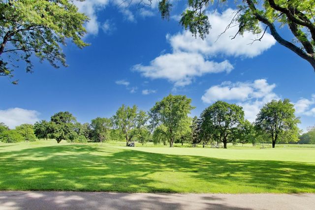 1500 W Blackhawk Drive, Mount Prospect, IL 60056