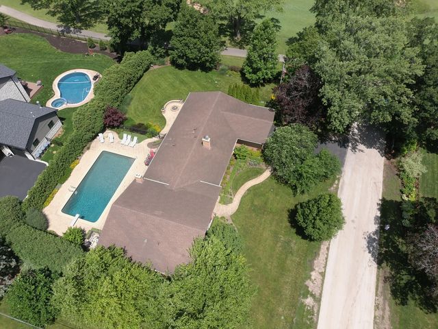 1500 W Blackhawk Drive, Mount Prospect, IL 60056