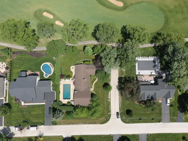 1500 W Blackhawk Drive, Mount Prospect, IL 60056