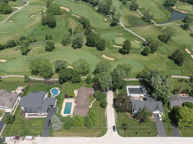 1500 W Blackhawk Drive, Mount Prospect, IL 60056